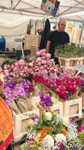 Guide to exploring Columbia Flower Market stalls
